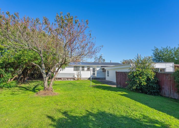  at 8 Andrew Street, Waikanae