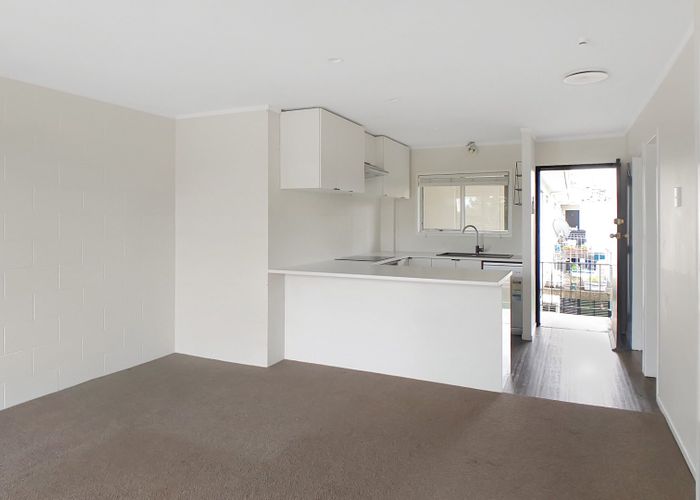  at 11/15 Queen Mary Avenue, New Lynn, Waitakere City, Auckland