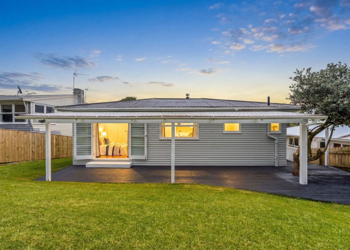  at 2/13 Tilden Avenue, Hillcrest, North Shore City, Auckland