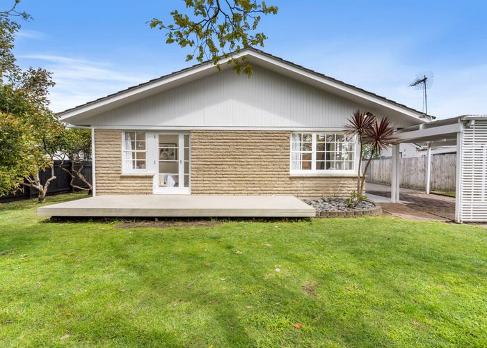  at 2/11 Vivian Wilson Drive, Eastern Beach, Auckland