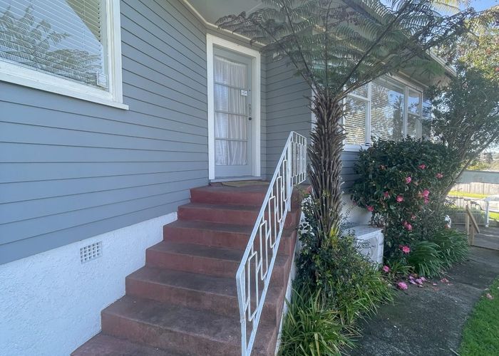 at 52 Fairclough Road, Beach Haven, North Shore City, Auckland