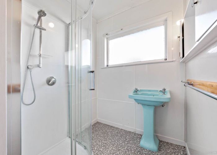  at 3 Marlene Avenue, Te Atatu South, Waitakere City, Auckland