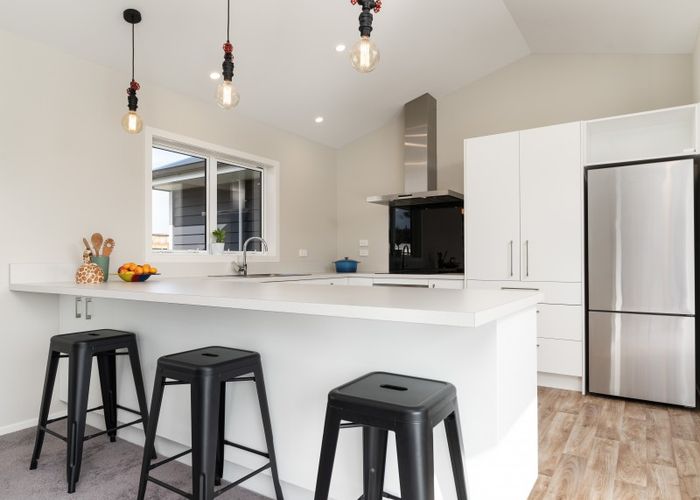  at 17 Mill Grove, Clareville, Carterton