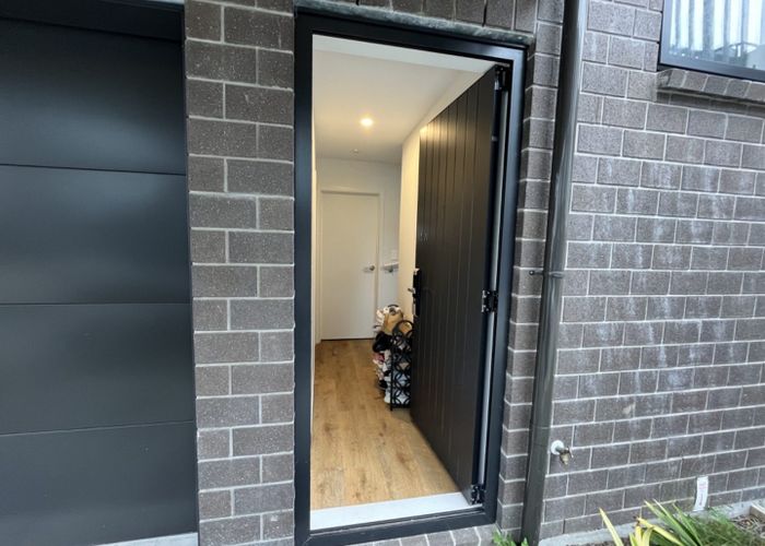  at 1 Fruitvale Road, New Lynn, Waitakere City, Auckland