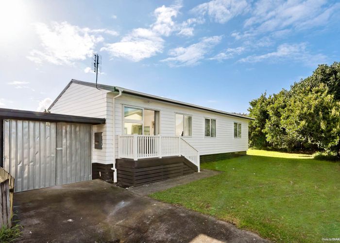  at 2/20 Volta Place, Clendon Park, Auckland