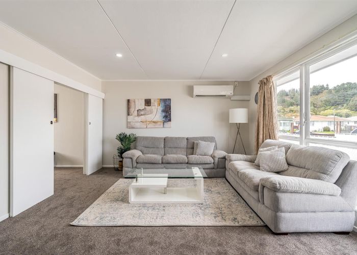  at 2/17 Oregon Drive, Maoribank, Upper Hutt