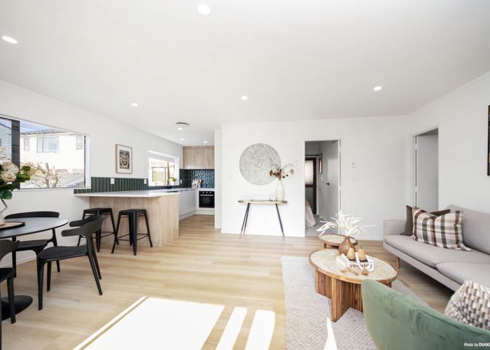  at 2/18 Binsted Road, New Lynn, Waitakere City, Auckland