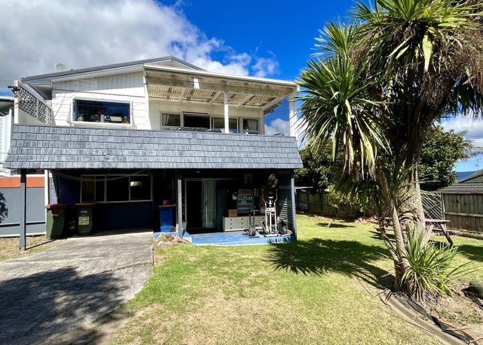  at 3A Hillary Heights Ave, Glendene, Waitakere City, Auckland
