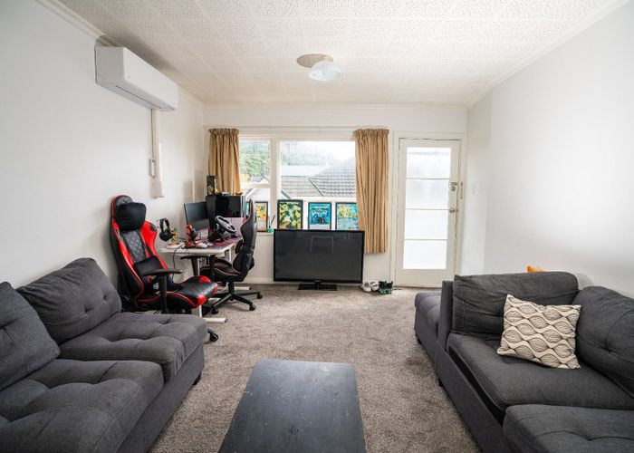  at 87 Queens Drive, Lyall Bay, Wellington
