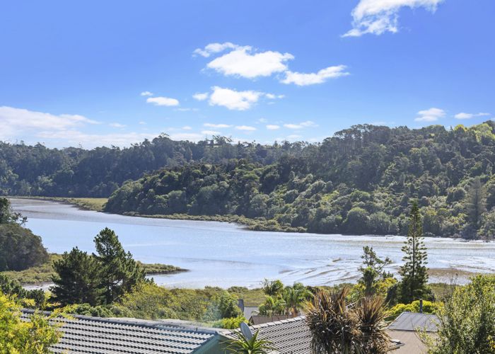  at 9 Gillan Place, Bayview, Auckland