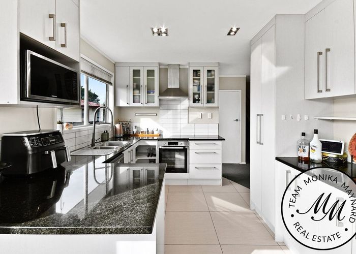  at 32 Mckinstry Avenue, Mangere East, Auckland
