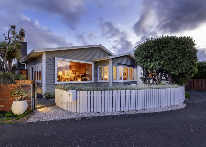  at 7 Marine Parade, Seatoun, Wellington