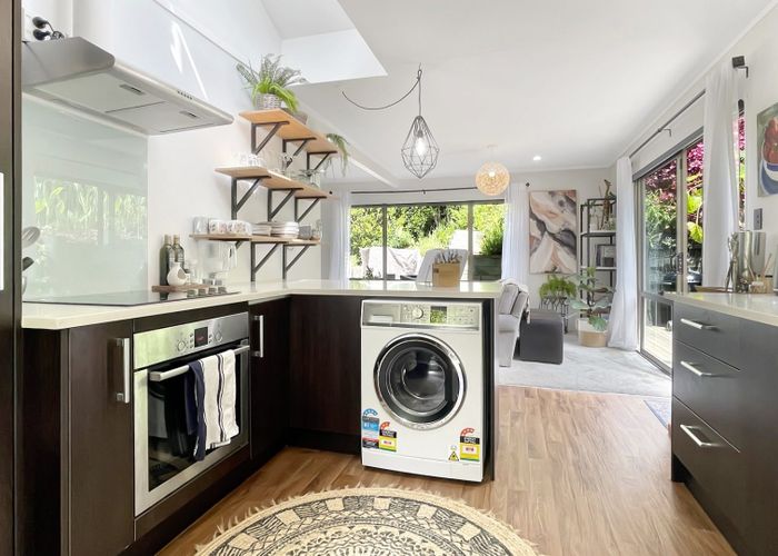  at 2/8 Park Hill Road, Birkenhead, Auckland