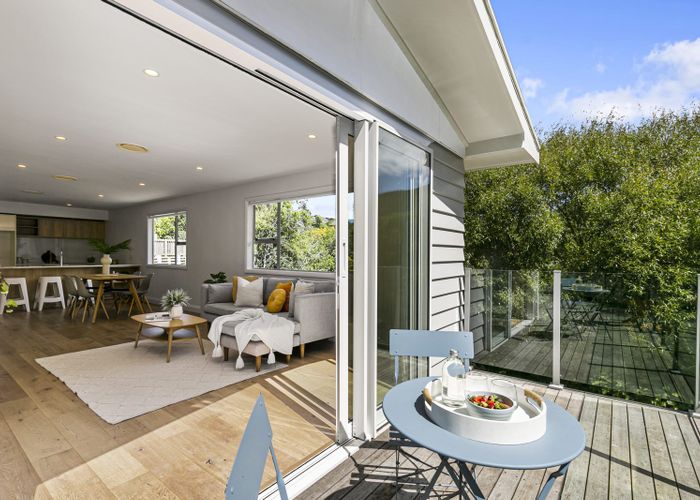  at 118 Taylor Terrace, Tawa, Wellington
