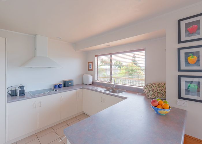  at 2/310 Wairau Rd, Glenfield, North Shore City, Auckland