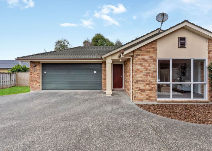  at 76 Summerland Drive, Henderson, Auckland