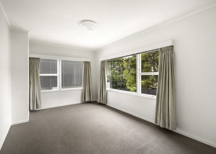  at 5 Nea Place, Hillcrest, Auckland