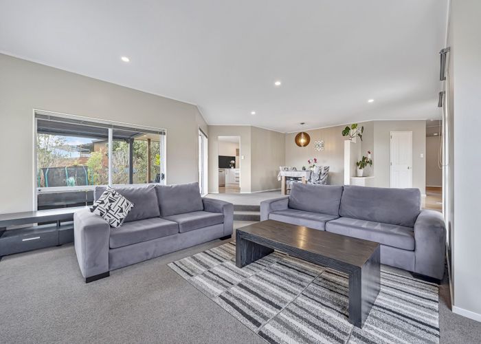  at 6 Hanly Close, West Harbour, Auckland