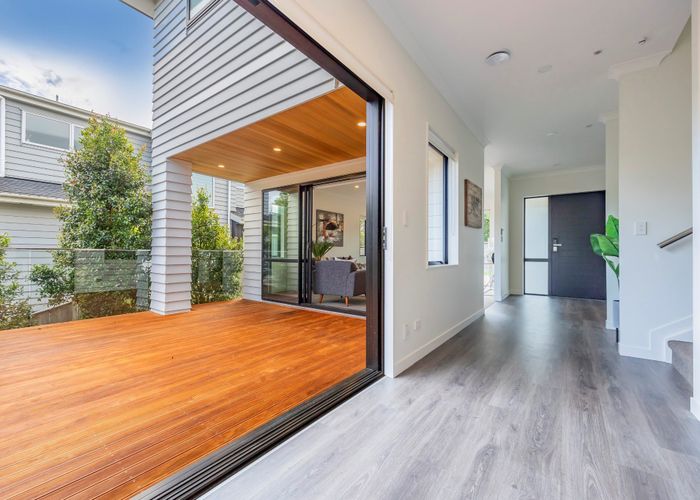  at 14 Newport Place, Forrest Hill, Auckland