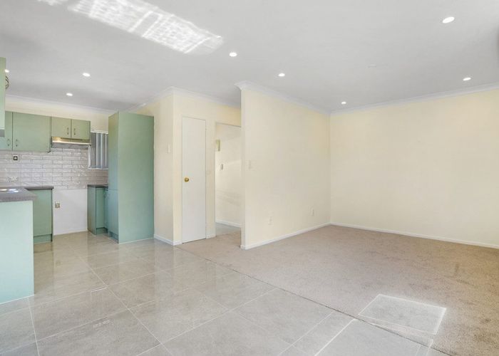  at 6a Holborn Place, Papatoetoe, Manukau City, Auckland