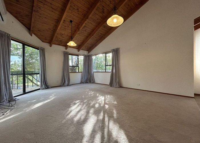  at 4 Dianthus Place, Browns Bay, Auckland