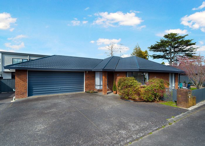  at 8 Coupland Court, Glendene, Auckland