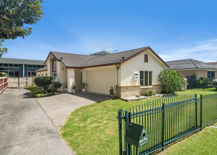  at 70 Riverton Drive, Randwick Park, Auckland