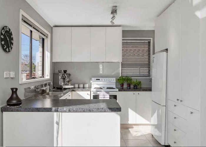  at 2/15 Orkney Street, Fendalton, Christchurch City, Canterbury