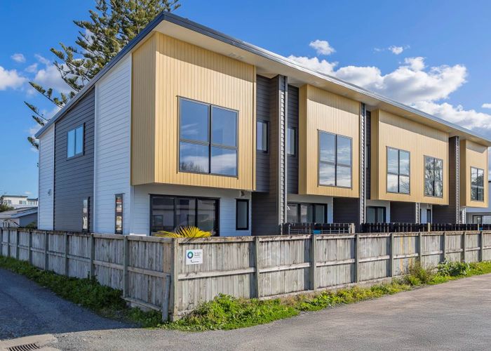  at 1-6/21 Peachgrove Road, Te Atatu Peninsula, Waitakere City, Auckland