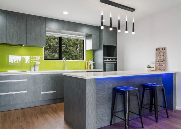  at 2/127 Stoddard Road, Mount Roskill, Auckland City, Auckland