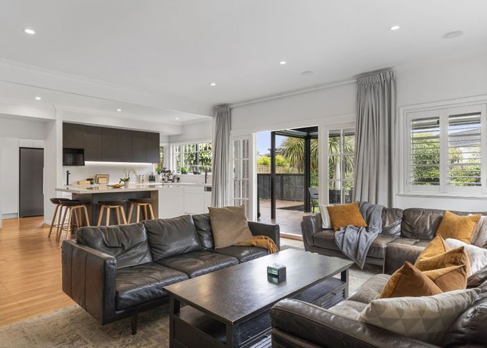  at 14 Saltburn Road, Milford, North Shore City, Auckland