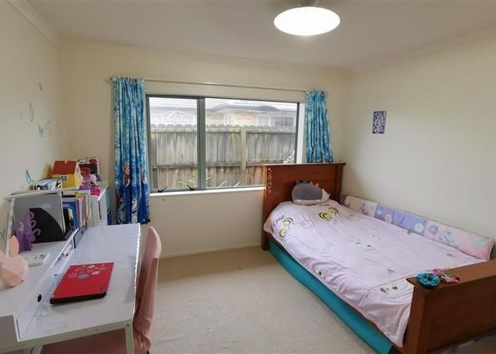  at 17 Hillwell Drive, Henderson, Waitakere City, Auckland