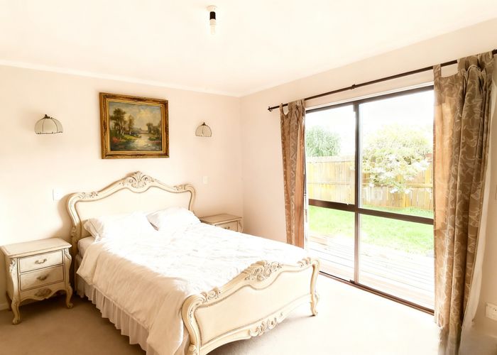  at 62 West Fairway, Golflands, Manukau City, Auckland