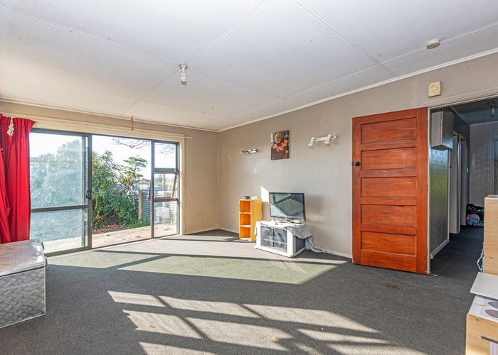  at 32 Thames Street, Roslyn, Palmerston North