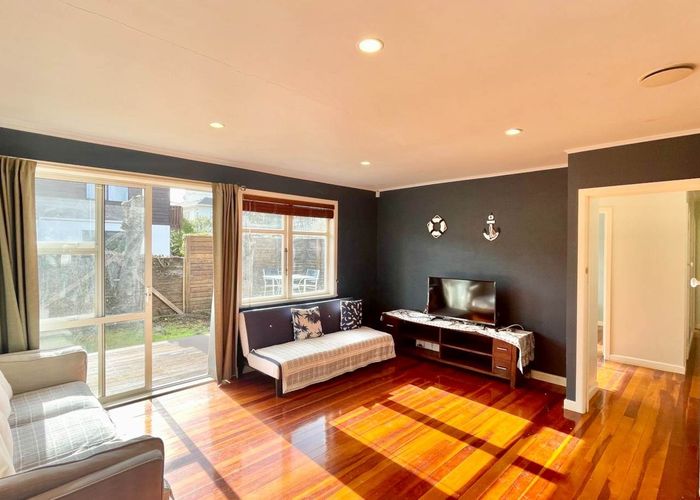  at 2/8 Belmont Terrace, Milford, Auckland