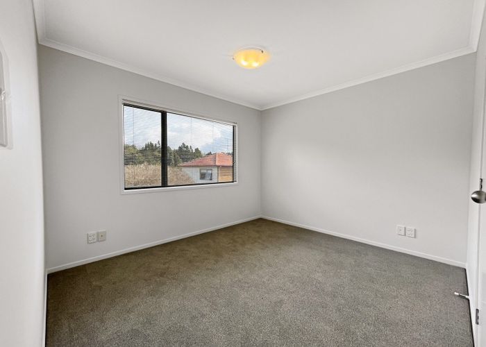  at 2/20 Catrina Avenue, Birkenhead, North Shore City, Auckland