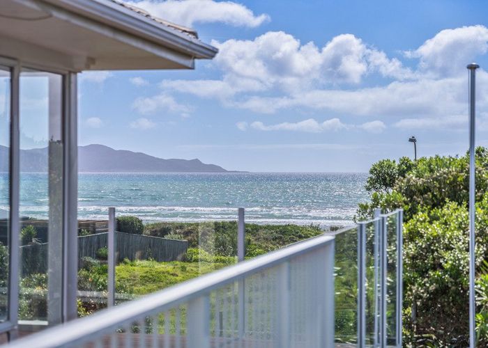  at 8 Ara Kuaka, Waikanae Beach, Kapiti Coast, Wellington