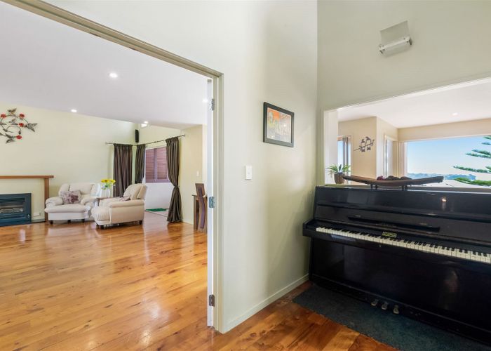 For sale 985 Whangaparaoa Road, Matakatia, Whangaparaoa homes.co.nz