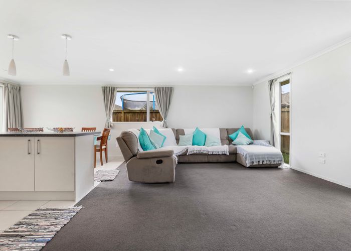  at 38 Cumberland Drive, Flagstaff, Hamilton
