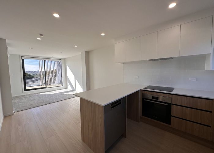  at 4/10 Fairclough Road, Beach Haven, North Shore City, Auckland