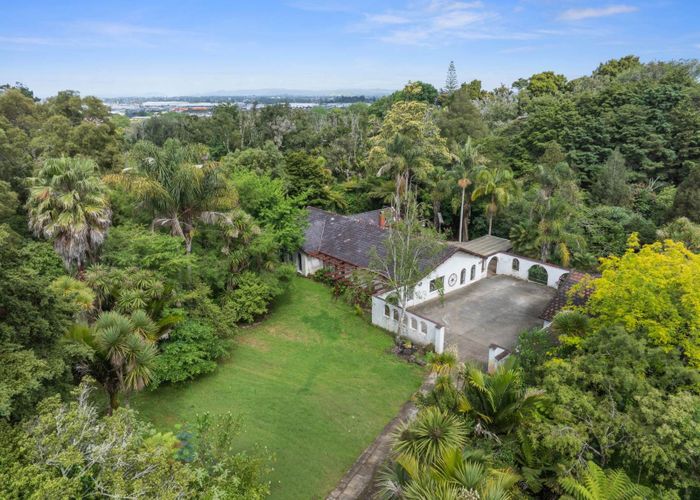  at 27 Gracechurch Drive, Flat Bush, Manukau City, Auckland