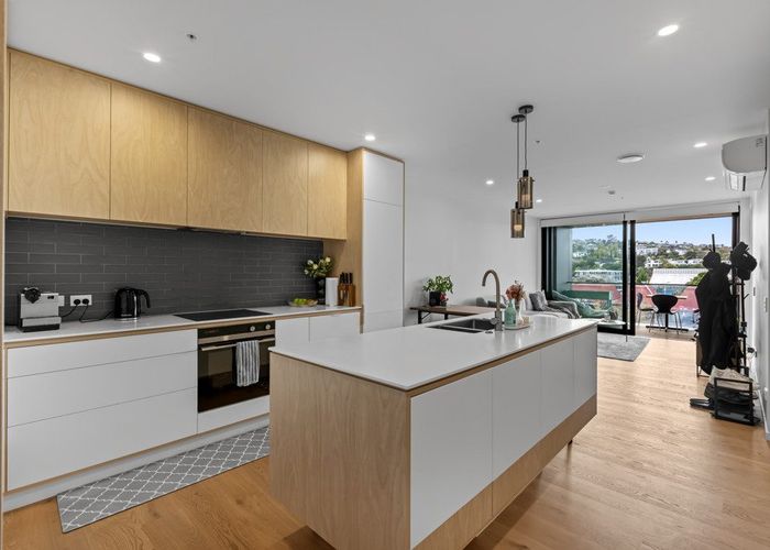  at 304/32 Anzac Road, Browns Bay, North Shore City, Auckland