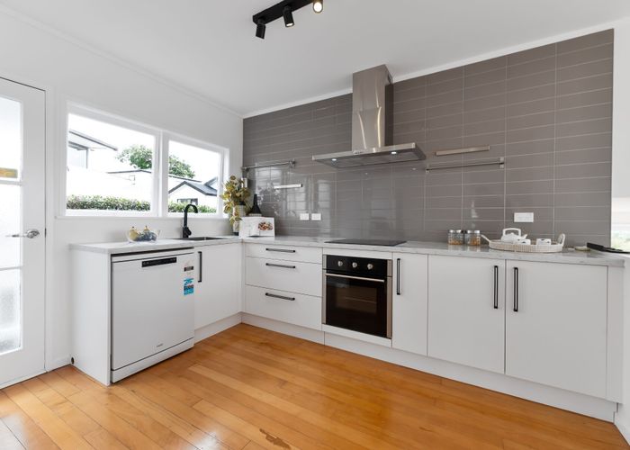  at 8 Hauraki Crescent, Pinehill, Auckland