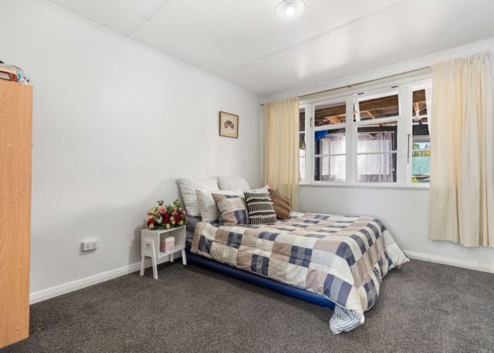  at 51 Kenney Crescent, Fairfield, Hamilton