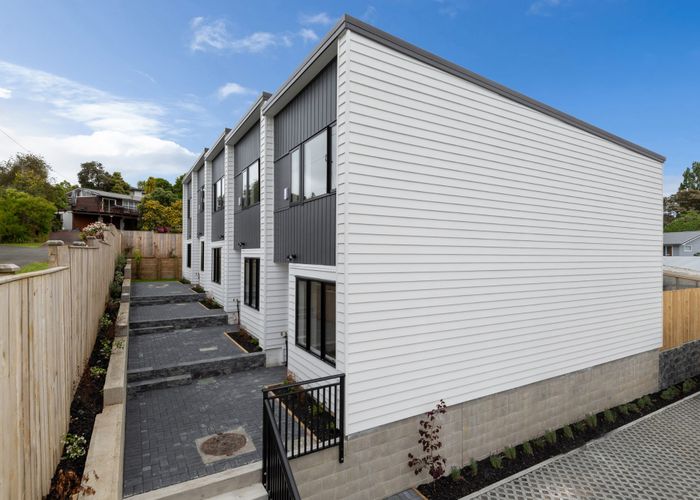  at 8/94 Godley Road, Green Bay, Waitakere City, Auckland