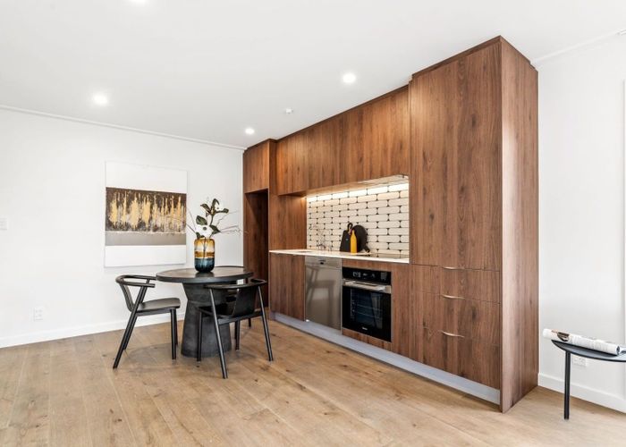  at 8/98-100 Walker Road, Point Chevalier, Auckland City, Auckland