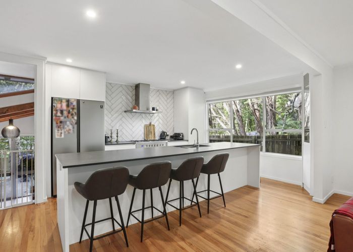  at 16 Fawcett Road, Laingholm, Waitakere City, Auckland