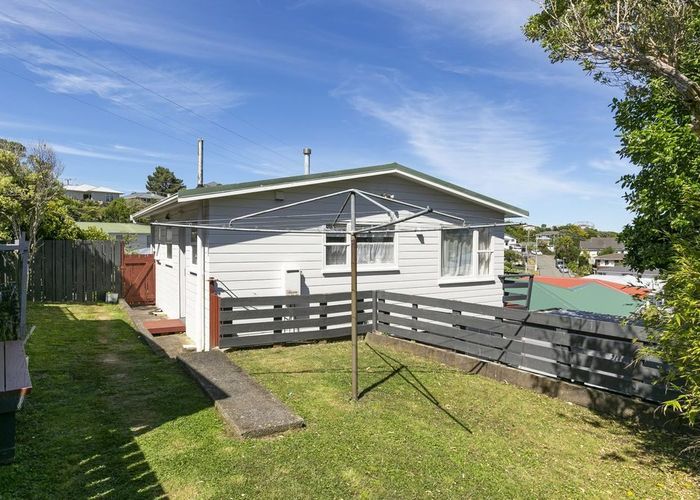  at 23 Griffiths Grove, Newlands, Wellington