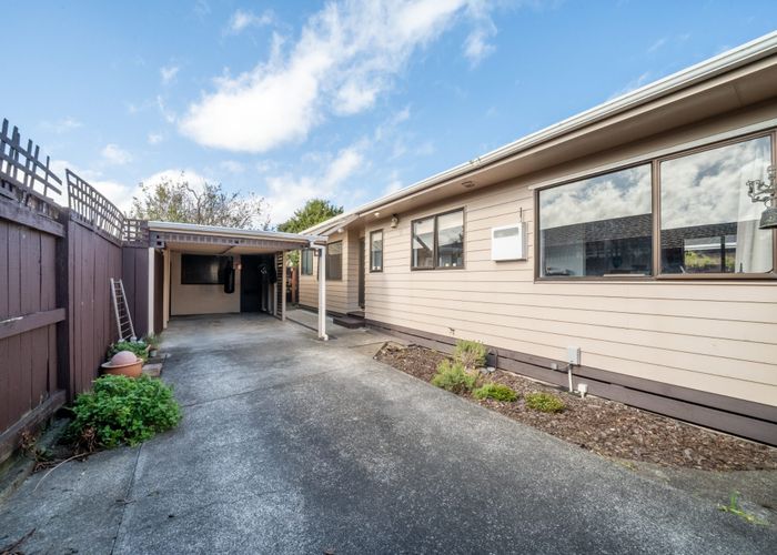  at 2/52 Athlone Crescent, Avalon, Lower Hutt, Wellington