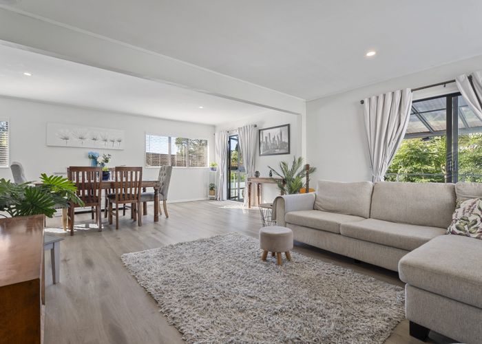  at 27 Pohutukawa Avenue, Shelly Park, Manukau City, Auckland